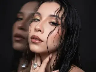GiannaNicols live